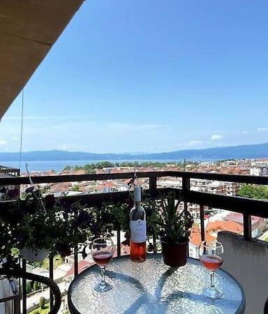 Stunning Lake And Mountain Views - Velkoski Apartments أوهغيد المظهر الخارجي الصورة